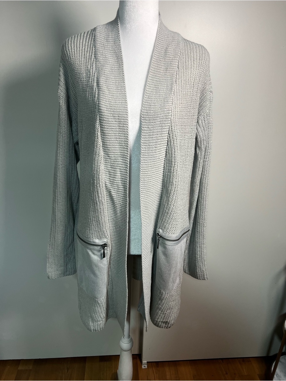 89th & Madison Light Gray Open-Front Knit Cardigan with Zip Pockets